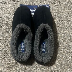 Men’s Wembley Black Slippers with Gray Lining
